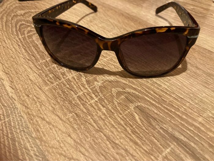 Lunettes de soleil - photo numéro 2