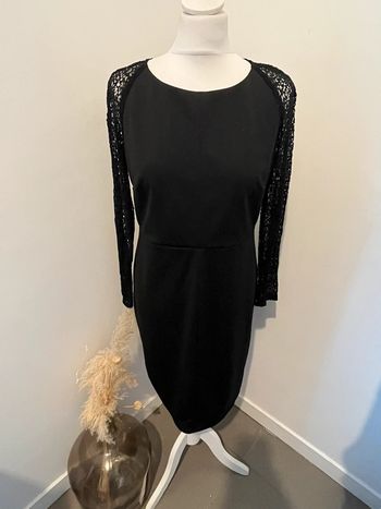 Robe noire et dentelle camaïeu S