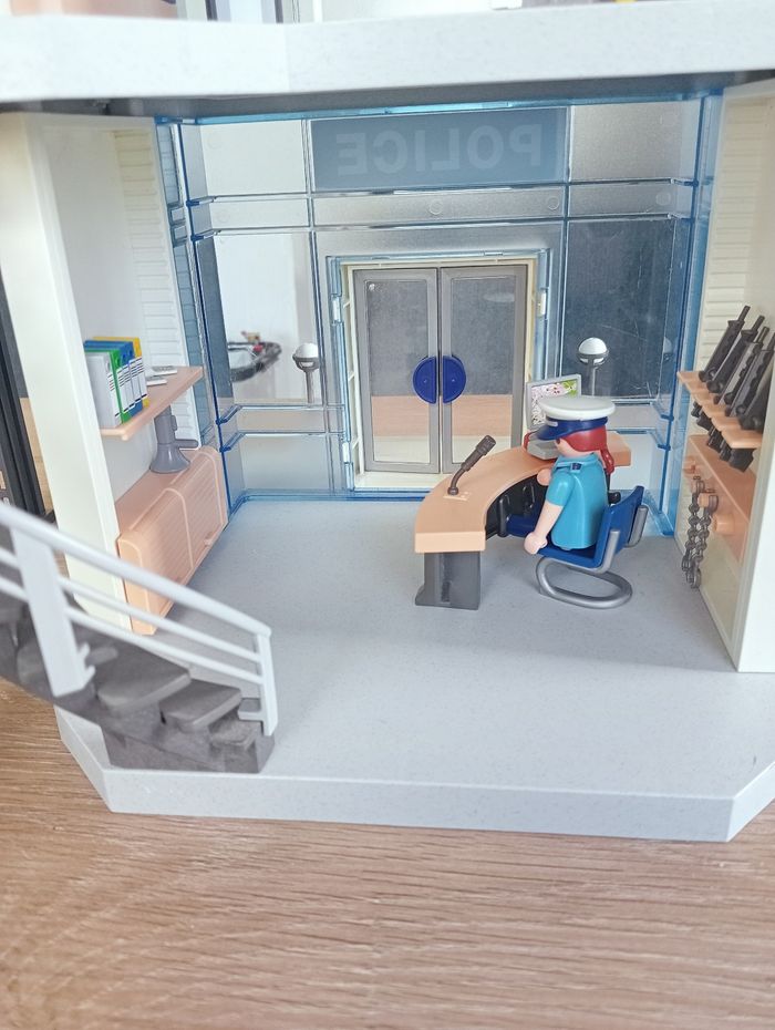 Playmobil 5182 et 6920 Commissariat de police et son véhicule - photo numéro 6