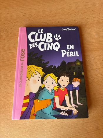 Livre le club des cinq en péril 