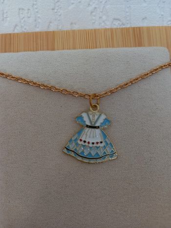 Collier alice aux pays des merveilles