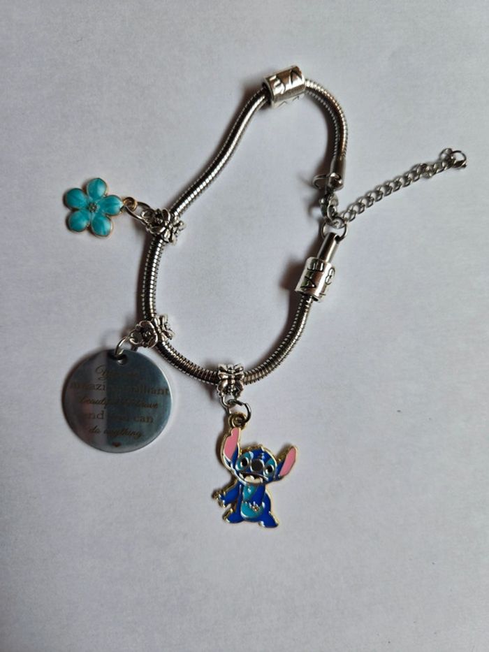 Bracelet Stitch neuf
