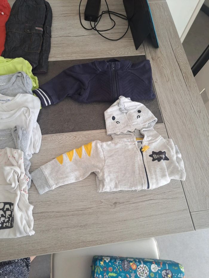 Gros lot garcon 9 mois (25 vetements) - photo numéro 4