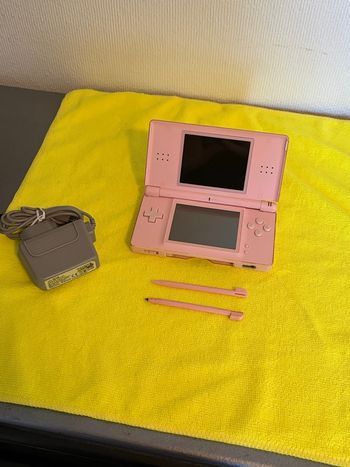 Console Nintendo DS lite rose très bon état