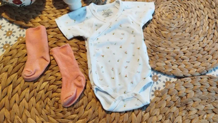 Body 1 mois et chaussettes - photo numéro 4