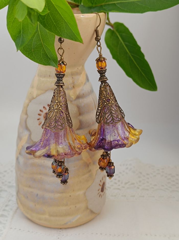 Boucles d’oreilles fleurs XXL lucite verre tchèque bronze antique bohème