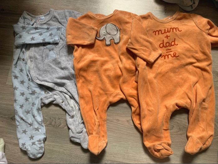 Lot de 21 pyjamas 6 mois - photo numéro 2