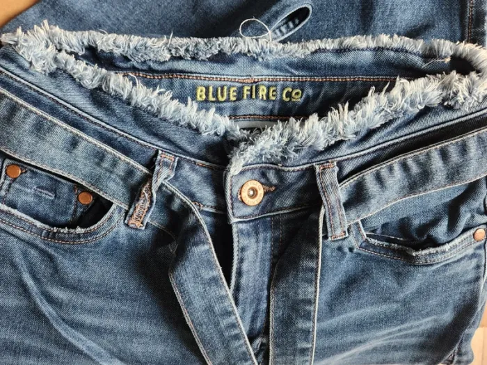 Jean Blue Fire Co - Taille Haute avec Ceinture & Finition Effilée - photo numéro 2