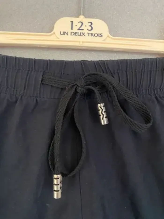 Short noir et blanc - photo numéro 3