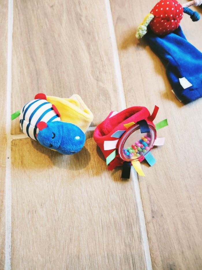 👣Lot de hochets sensoriels pour pieds et poignets bébés marque Oxybul - photo numéro 4