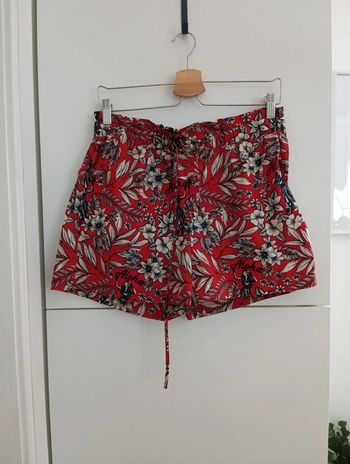 Short rouge à fleurs Aloha Monoprix taille 40