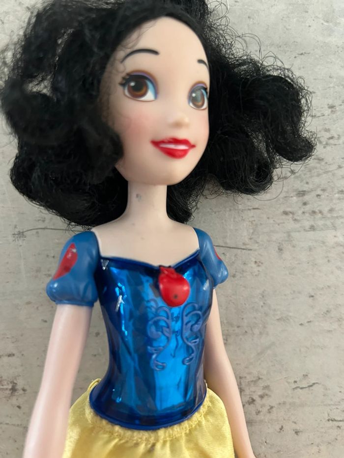 Poupée Disney princesse blanche neige - photo numéro 3