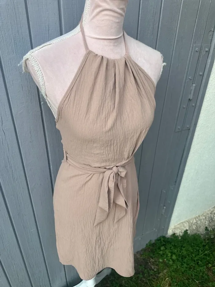 Robe d’été fines bretelles dos nu beige chic shein 36/S - photo numéro 2