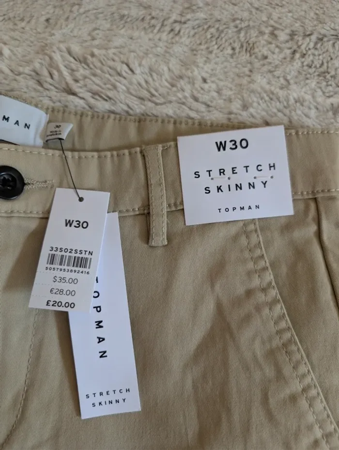 Short chino taille 40. Neuf. Beige - photo numéro 2