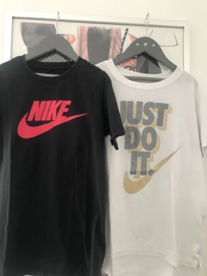 Lot 2 tee-shirts Nike taille M 10 ans