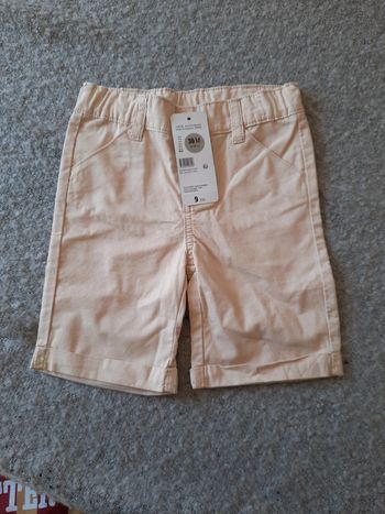 Bermuda beige neuf