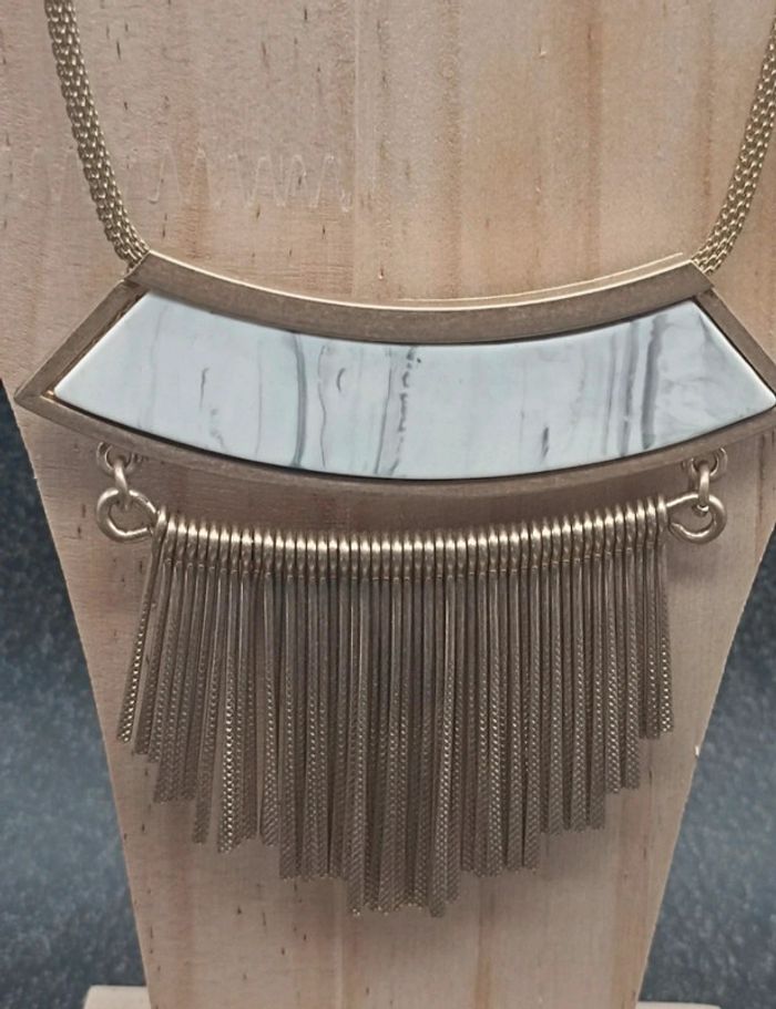 Collier plastron effet marbre - photo numéro 5