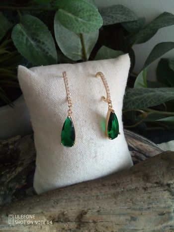 Boucles d'oreilles gouttes de  zircons verts