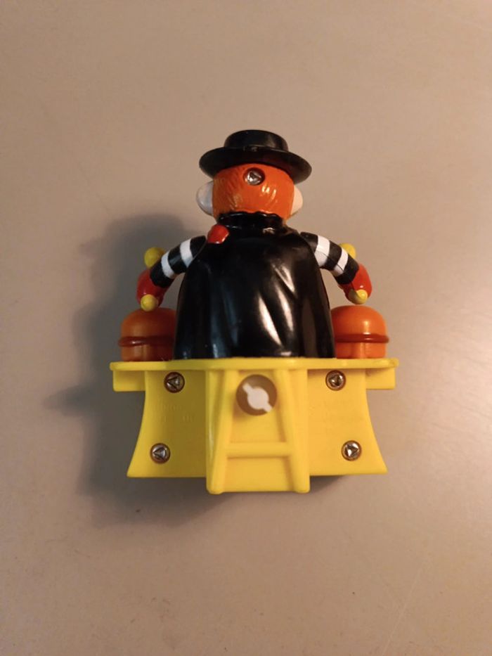 1 figurine hamburglar RARE McDonald's 1993. Hamburglar fait de la batterie sur des hamburgers - photo numéro 2