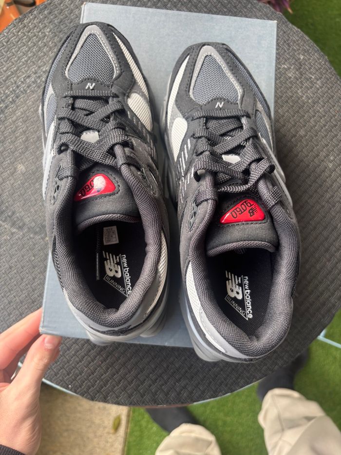 New Balance 9060 - black neuves tailles 40 - photo numéro 3