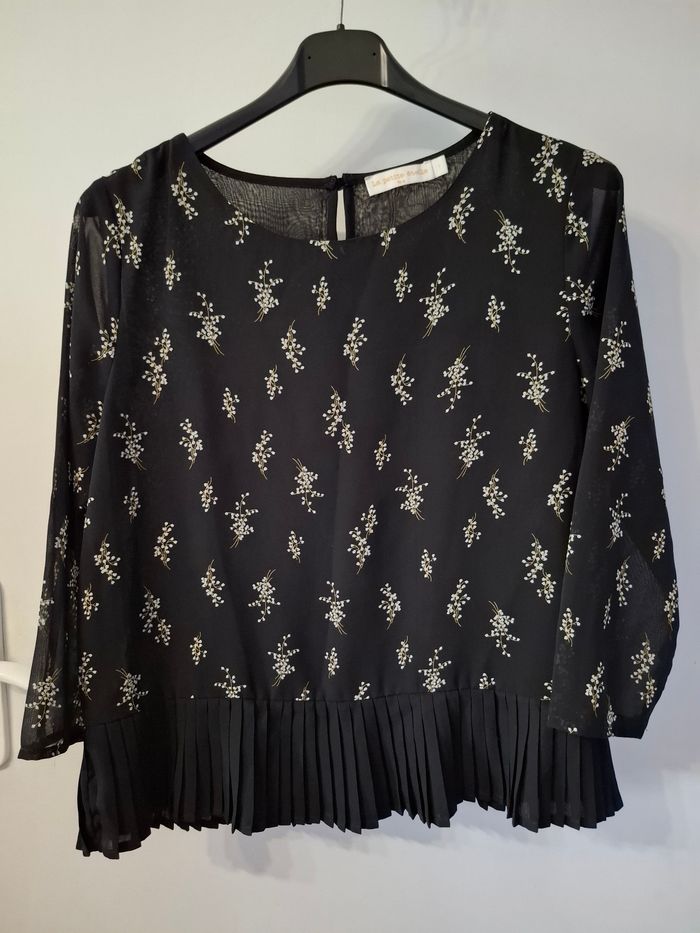 Blouse la petite étoile taille 36 en très bon état (petite rayure légèrement visible voir la photo