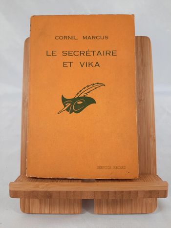 Corail Marcus, le secrétaire et Vika, C3