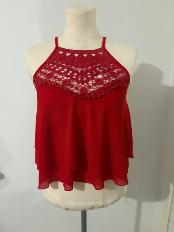 Top rouge fluide à dentelle – Taille S