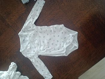 1 pyjama et 1 body