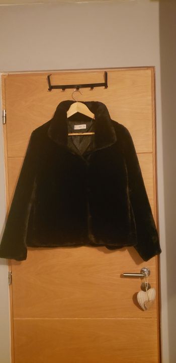 Manteau en fausse fourrure Mango