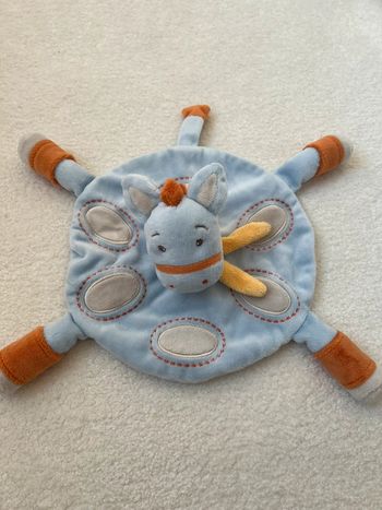 Doudou plat cheval bleu Kimbaloo