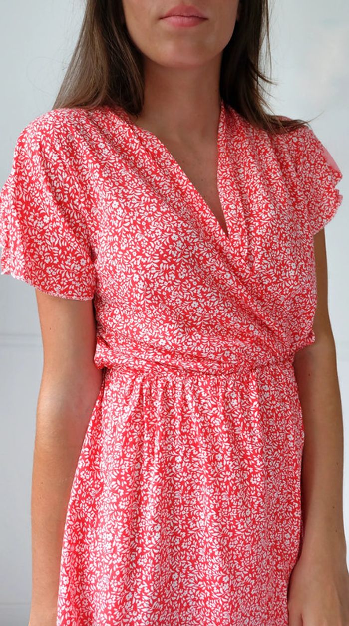 🌟 Robe rouge et blanche à fleurs - photo numéro 4