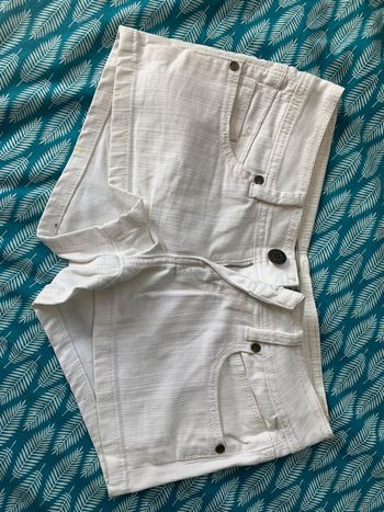 Short court en jeans blanc