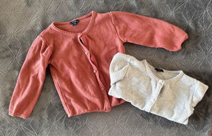 Lot 2 gilets Kiabi 12 mois - photo numéro 2