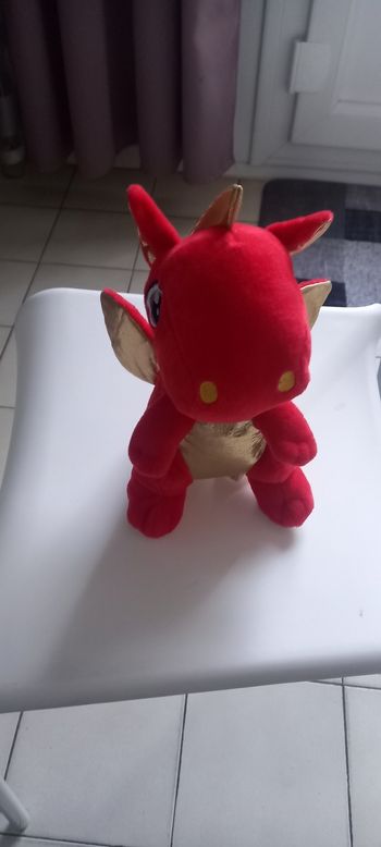 Petite peluche dragon rouge et or