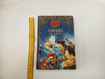 Livre roman tous pirates ! Navire en vue!