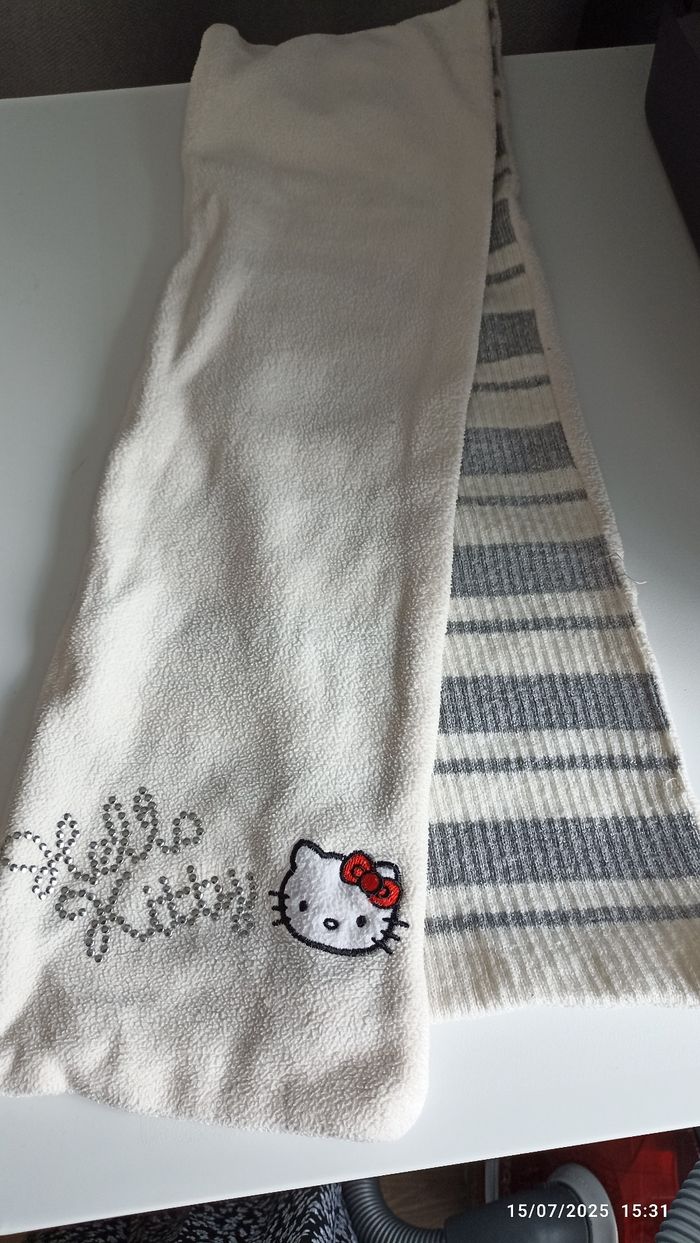 Écharpe Hello Kitty double face