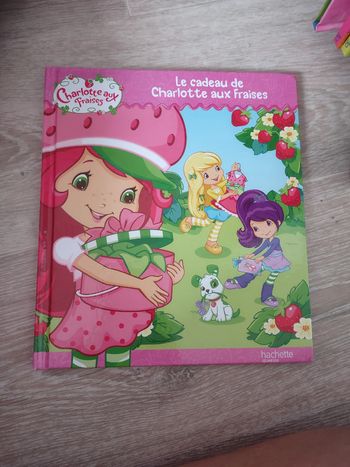 Livre Charlotte aux fraises Le cadeau de Charlotte aux fraises