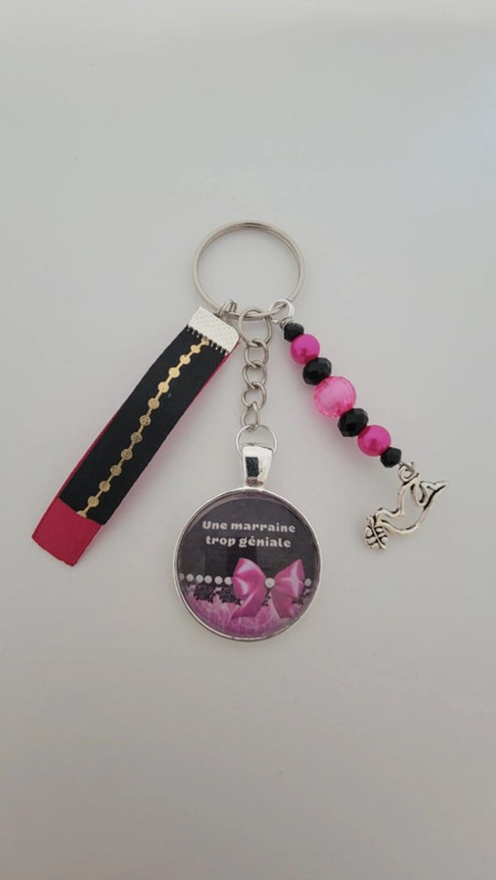 Cadeau marraine, porte clé message bijoux de sac " marraine trop geniale"