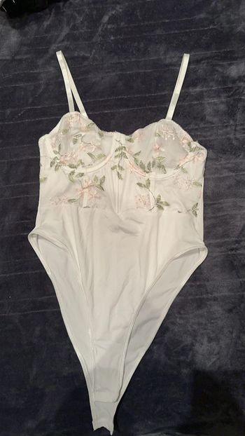 Body forme de gaines blanc avec motifs fleurs