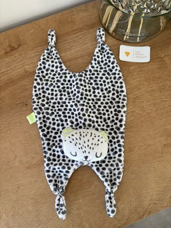 Doudou plat léopard chat tacheté jaune gris