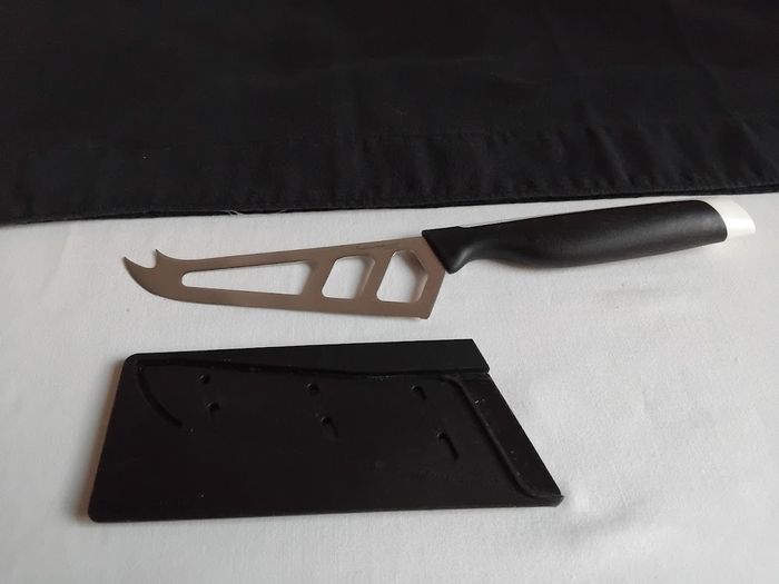 TUPPERWARE - Couteau à fromage - Etat neuf