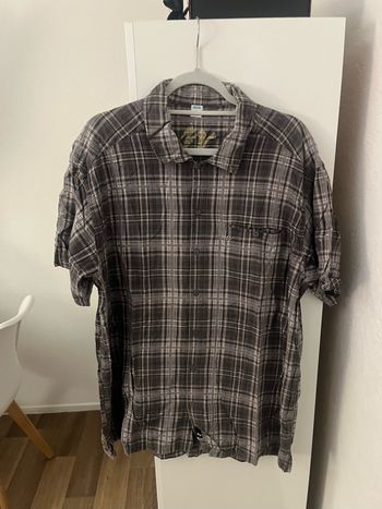 chemise à carreaux