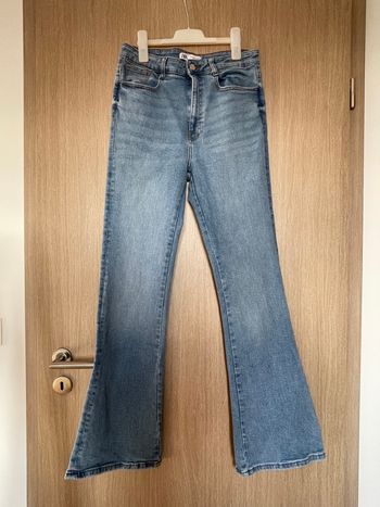 Jeans Zara évasé bleu clair neuf 