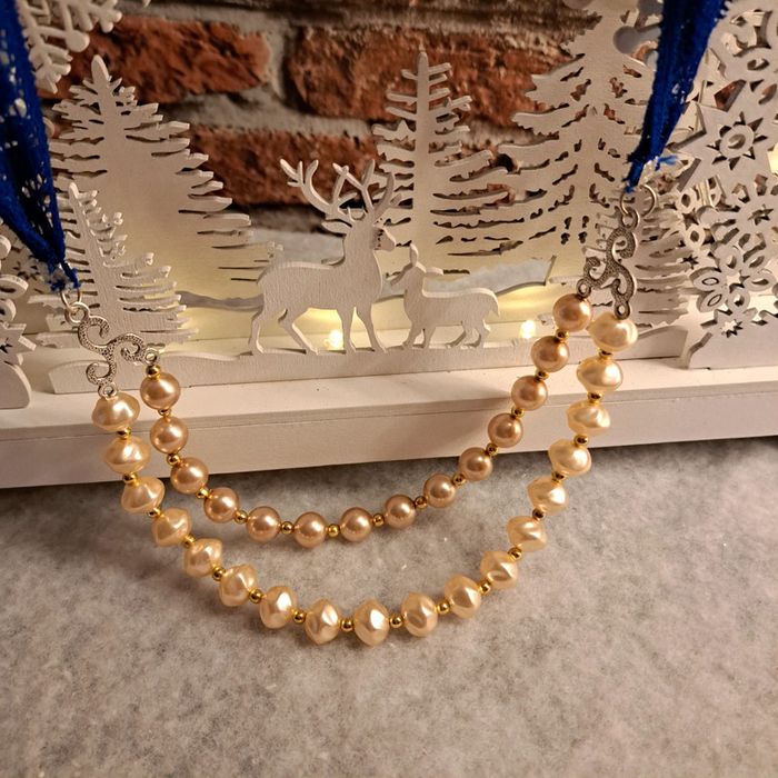 Collier bleu royal dentelle avec perles beige crème - photo numéro 3