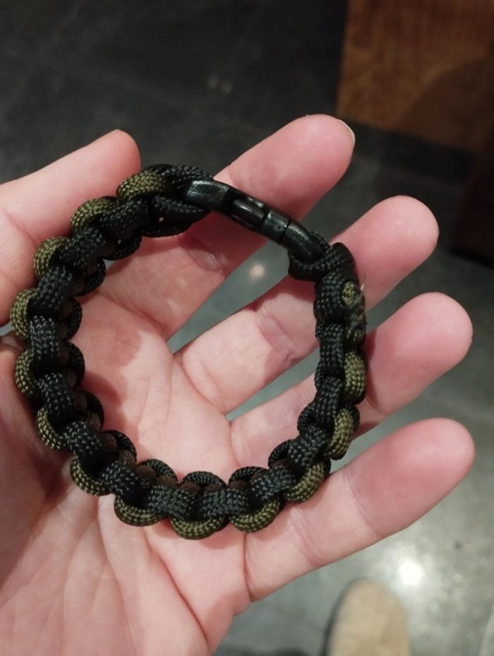 Bracelet de survie paracorde femme kaki et noir - photo numéro 4
