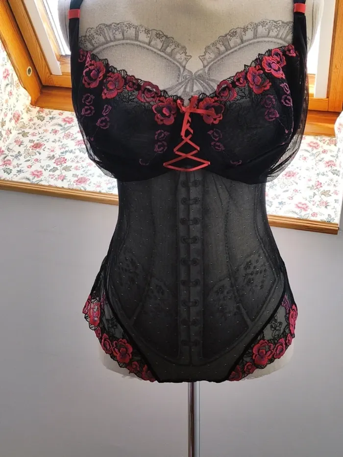 💋 superbe bodies string à armatures laçage dos 👠