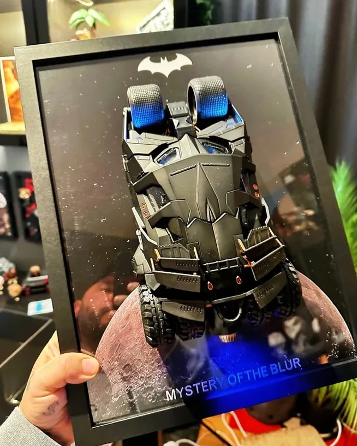 Cadre d’exposition Tumbler Batman – LED intégrées – Format 30x40 cm