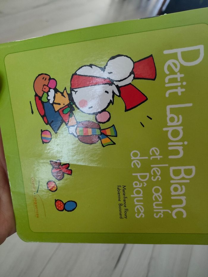 Petit lapin blanc et les oeufs de pâques - photo numéro 2