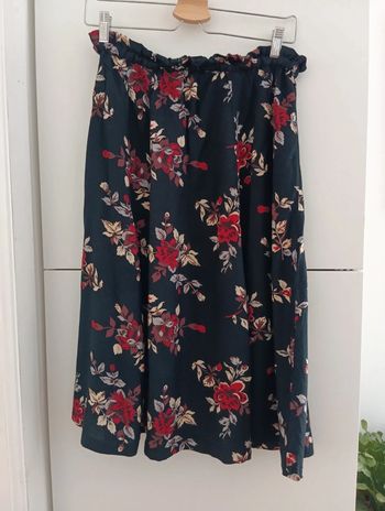 Jupe viscose noire à fleurs rouge