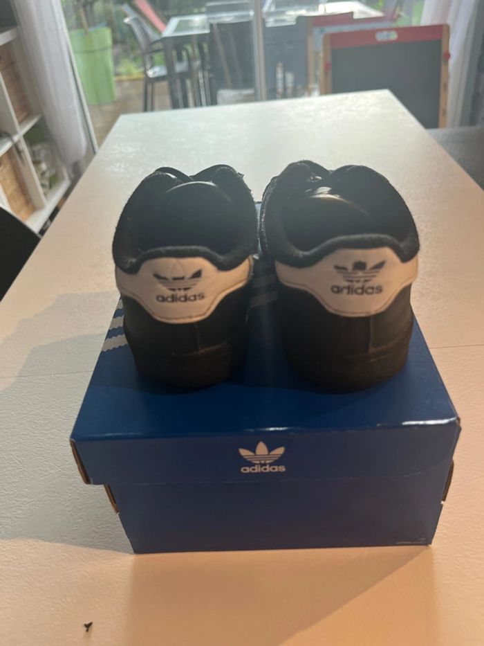 Baskets Superstar Adidas Pointure 26 - photo numéro 3